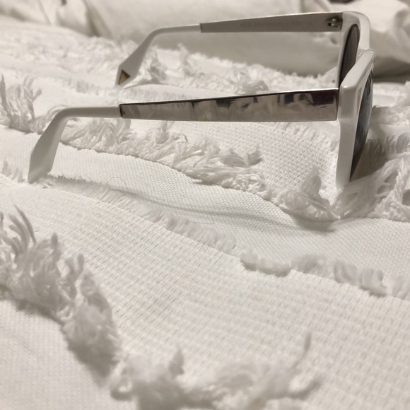 White sunglasses - Picture 3 of 7